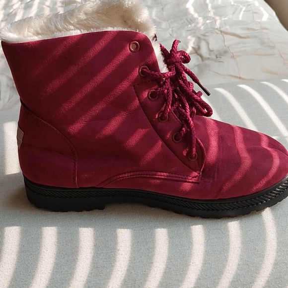 Fux fur boots, size 9, Red. Brand SQL. - Picture 2 of 2